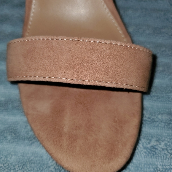 New Steve Madden Tan Suede Heels - Picture 5 of 7